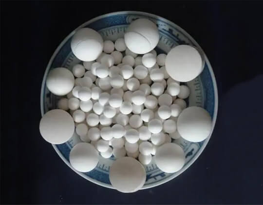 refractory corundum ceramic balls in stock