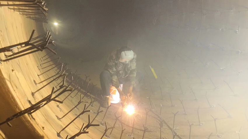 Solve the Problems Existing in Refractory Materials of Cement Rotary Kiln