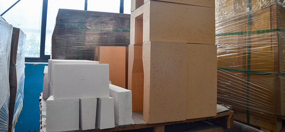 Difference Between Lightweight Insulation Bricks and Refractory Bricks